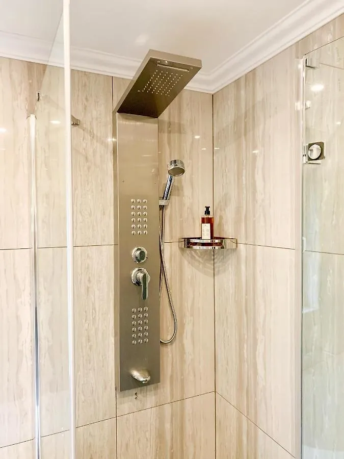 Luxury Suburb House - Bright, Quiet, Beautiful Villa Bécs 0*,